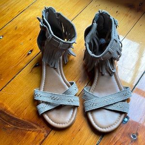 Mini wedge Minnetonka suede fringe sandal